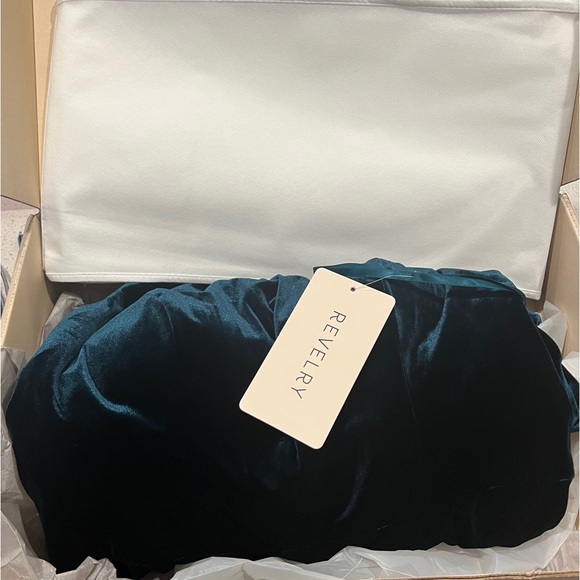 Revelry Tori Velvet Dress - Classic Emerald - Picture 8 of 10